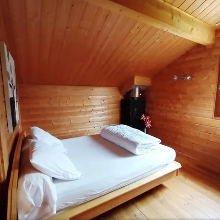 Le Chalet Auviana, Proche Lac 샬레 종루프 롱지메르